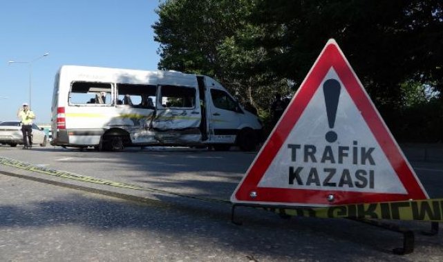 İşçi servisi, karşı şeritteki otomobile çarptı: 1 ölü, 10 yaralı