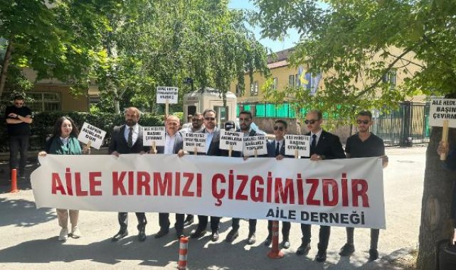 İsveç Büyükelçiliği önünde 'LGBT' protestosu