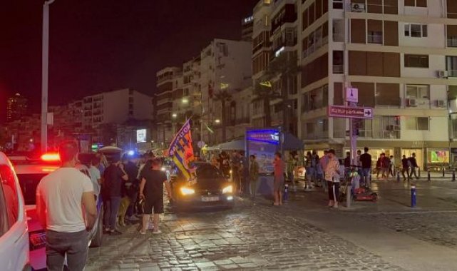 İzmir'de Fenerbahçe taraftarının kupa coşkusu