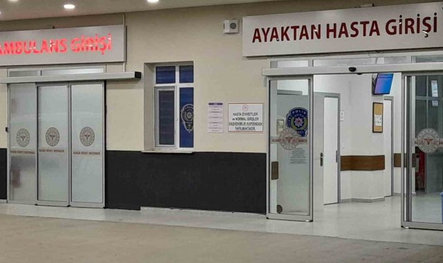 İzmir'de gıda zehirlenmesi şüphesiyle 11 kişi hastaneye kaldırıldı