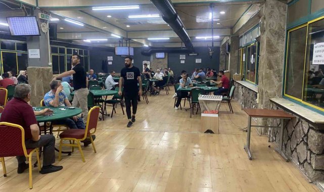 İzmir'de kumarhane baskını
