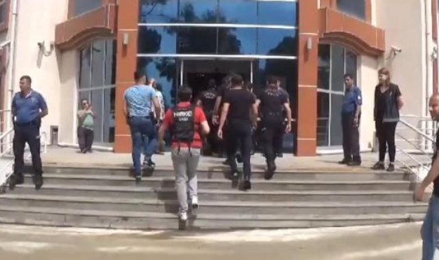 İzmir'deki eş zamanlı uyuşturucu operasyonunda 36 tutuklama