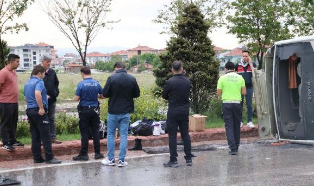 Jandarma personelini taşıyan araç devrildi; 5 yaralı