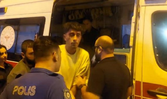 Kadıköy'de eğlence mekanının güvenliğini bıçakladı, çevredekiler yakaladı