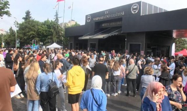 Kadıköy'de sınava yetişme maratonu; veliler sürücülerle tartıştı