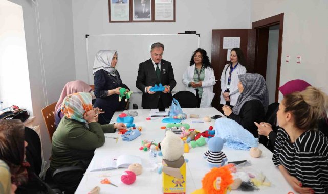 Kadınlar öğreniyor, üretiyor, sosyalleşiyor