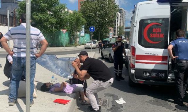 Kağıthane'de trafik kazası 5 yaralı; yaralı çocuğu güneşten korumak için seferber oldular