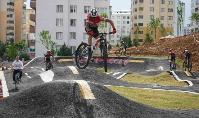 Kahramanmaraşlı Milli pedallar büyükşehirin parkurunda piste çıktı