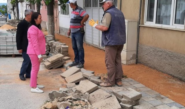 Kaldırım tamirat çalışmaları yerinde inceledi