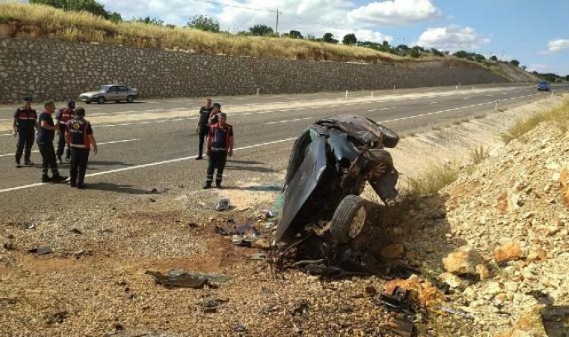 Kaldırıma çarparak takla atan otomobilin sürücüsü öldü