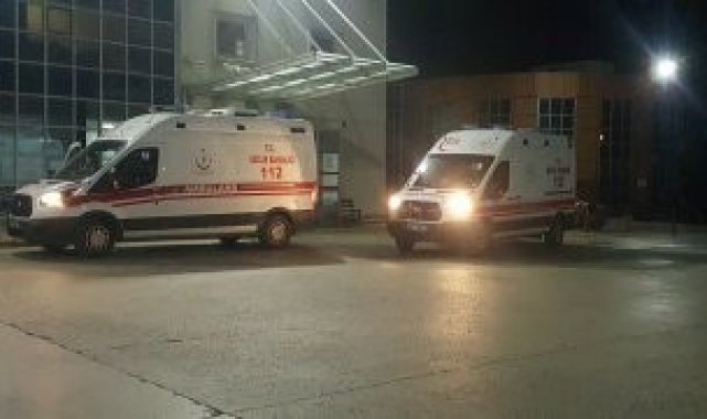Kamyonet ve otomobil çarpıştı: 1'i çocuk 4 yaralı