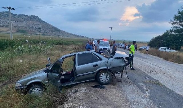 Kamyonetle çarpışan otomobildeki 2 kişi yaralandı