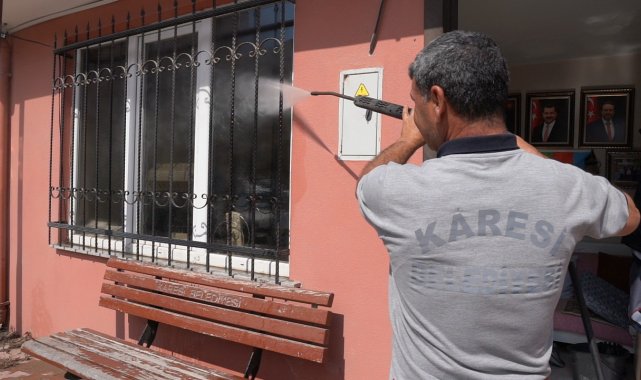 Karesi'de dip bucak temizlik sürüyor