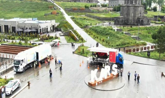 Kars Jandarmadan simülatörlü emniyet kemeri eğitimi