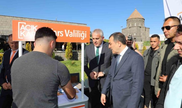 Kars'ta Açık Kapı standı açıldı