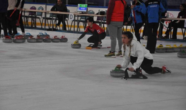 Kars'ta Curling Türkiye Şampiyonası heyecanı sürüyor