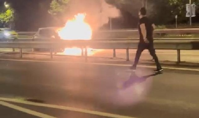 Kartal D-100'de otomobilin alev alev yandığı anlar kamerada