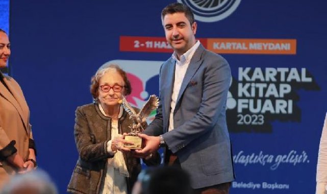 Kartal Kitap Fuarı'nda yazar Gülten Dayıoğlu'na onur ödülü