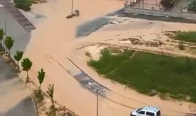 Kastamonu'da 15 dakika süren yağış hayatı olumsuz etkiledi