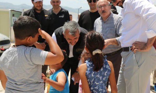 Katar'ın Hatay'da inşa ettiği 1464 konteynerlik geçici yaşam merkezi teslim edildi