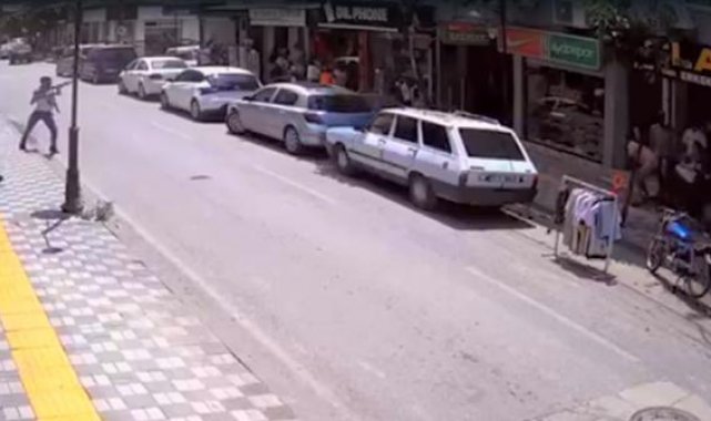 Kavga ettiği pasajın önünde ateş açtı, tuhafiyeciyi vurdu
