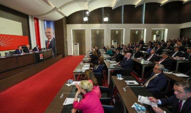 Kılıçdaroğlu, yeni milletvekilleri ile buluştu