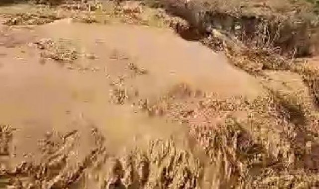 Kırıkkale'de sağanak sele neden oldu; dereler taştı, ahır ve evleri su bastı