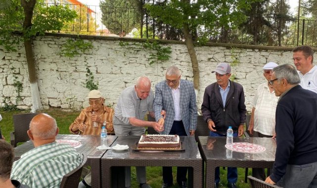 Kırklareli Huzurevi'nde Babalar Günü pasta kesilerek kutlandı