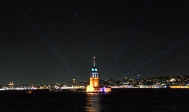 Kız Kulesi'nde ışık ve lazer gösterisi düzenlendi