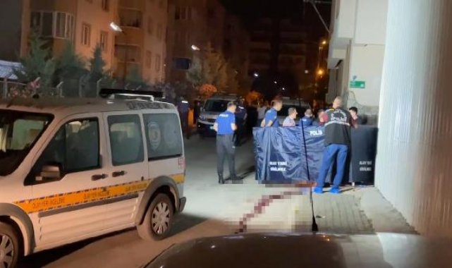 Kızından boşanmak isteyip, başka bir kadınla dini nikah kıyan damadının boğazını kesti