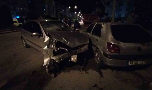 Kontrolden çıkan araç park halindeki otomobillere çarptı
