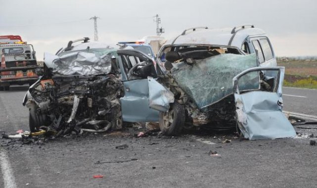 Konya'da minibüs ile kamyonet çarpıştı: 4 ölü