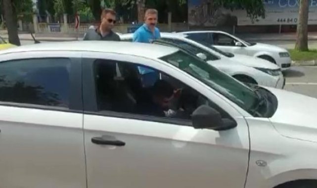 Korsan taksiciye 'Kardeşim biz polisiz' şoku