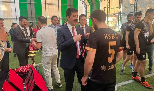 KSBÜ Diş Hekimliği Fakültesi takımı ikinci oldu