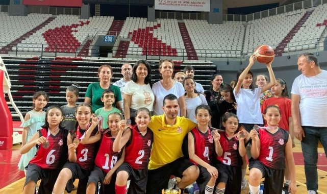 Küçük basketbolcular lig ikincisi