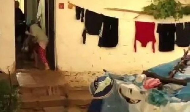 Kulp'ta sağanak; evleri çamurlu su bastı