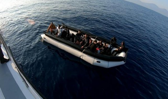 Kuşadası açıklarında geri itilen 26 kaçak göçmen kurtarıldı