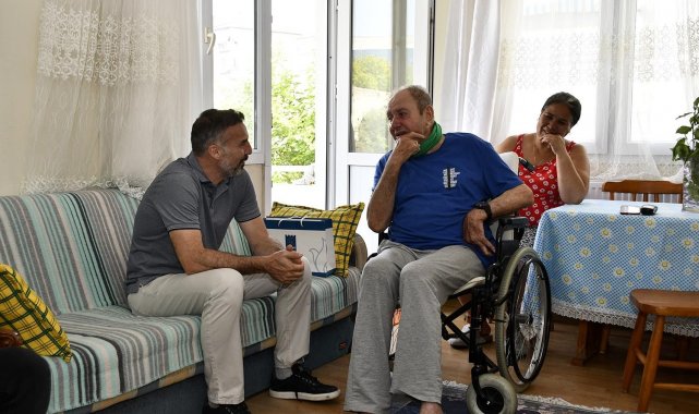 Kuşadası Belediyesi, bakım hizmeti alan babaları unutmadı