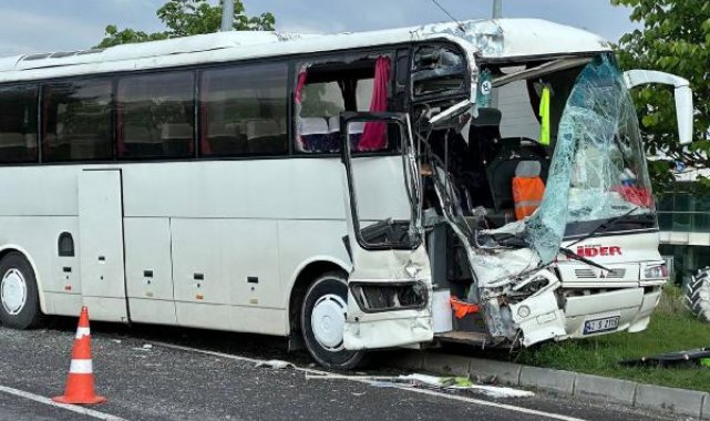 Kütahya'da işçi servisleri çarpıştı: 11 yaralı