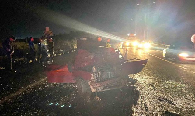 Kütahya'da otomobil ile tır çarpıştı: 5 yaralı