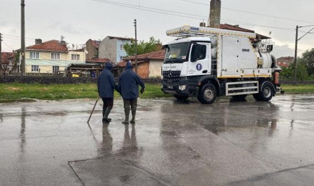 Kütahya'da sağanak; cadde ve sokaklar suyla doldu, evleri su bastı