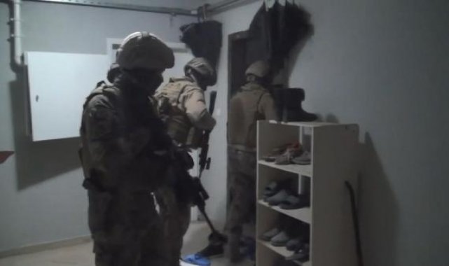 Maltepe'de bombalı pankart asan 3 kişi gözaltına alındı