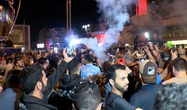 Manchester City taraftarı Taksim'de şampiyonluğu kutladı