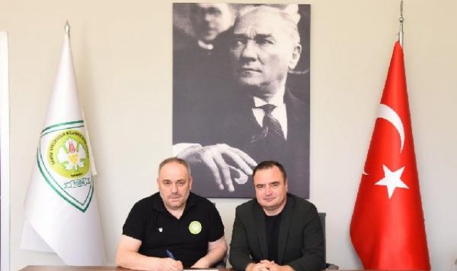 Manisa BŞB'de Kandemir imzayı attı