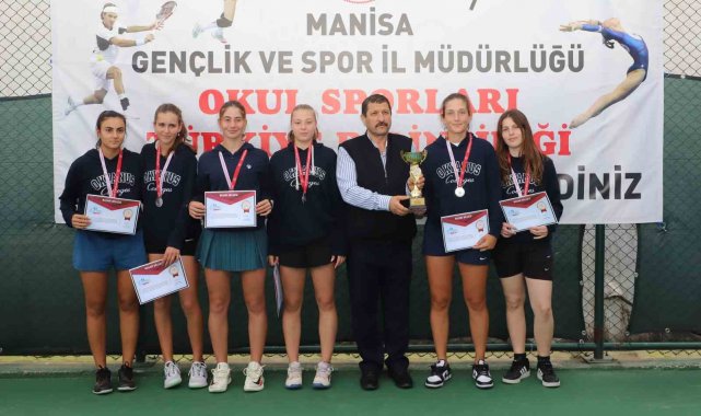 Manisa'da yapılan Okul Sporları Tenis Türkiye Şampiyonası sona erdi