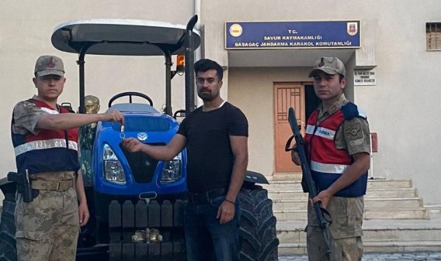 Mardin'de iki ay önce çalınan traktör sahibine teslim edildi