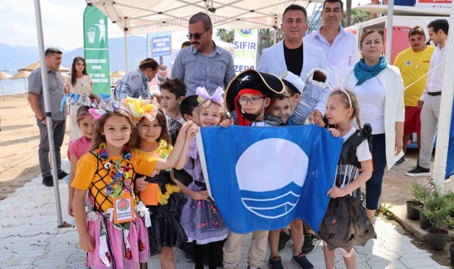 Marmaris'te çevre gününde mavi bayrak