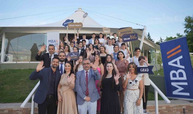 MBA Okulları ortaokul ve lise mezunları 2023 mezuniyet balosunda buluştu