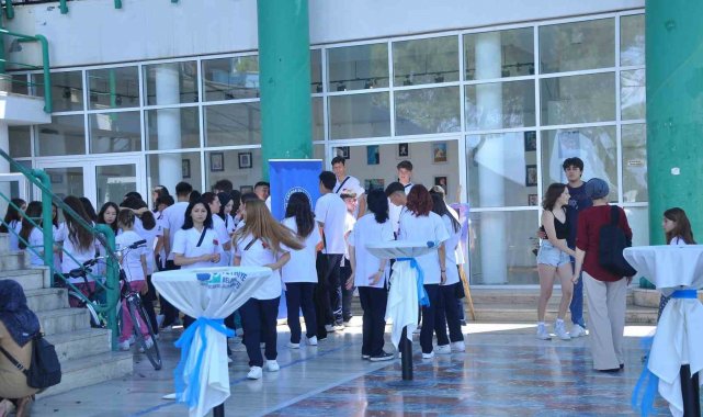 Melsa Mesleki Teknik ve Anadolu Lisesi'nde mezuniyet heyecanı