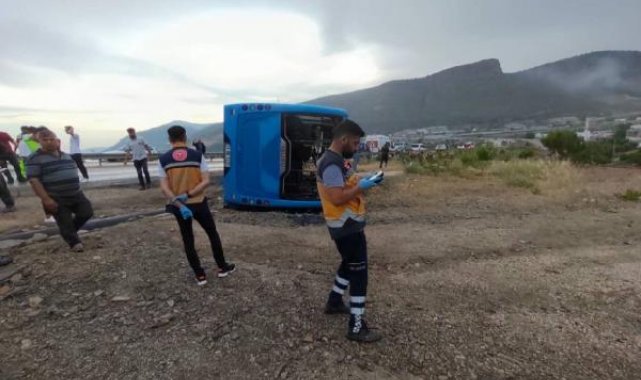 Mersin'de işçileri taşıyan servis midibüsü devrildi: 8 yaralı